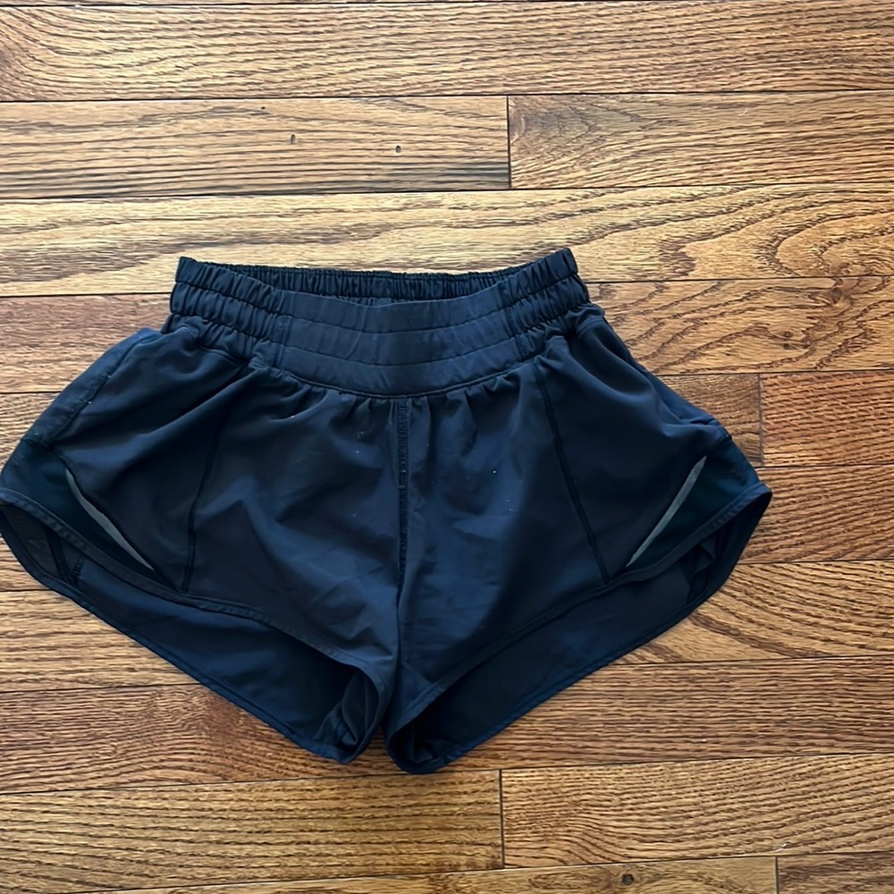Black Hotty hot 2.5 size 2 lulu lemon shorts good condition